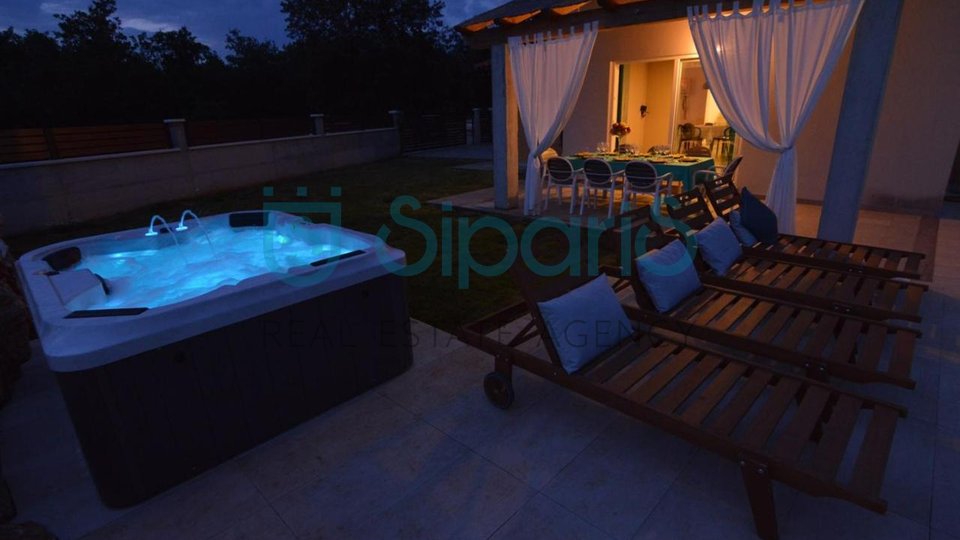 Casa, 200 m2, Vendita, Poreč - Mihatovići