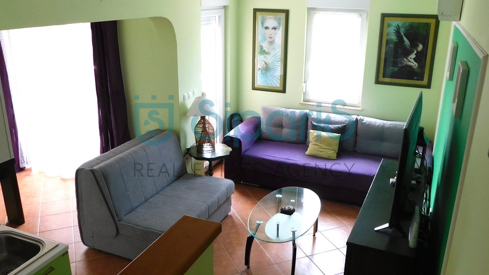 ZAMBRATIJA TWO-ROOM APARTMENT 100 METERS FROM THE SEA