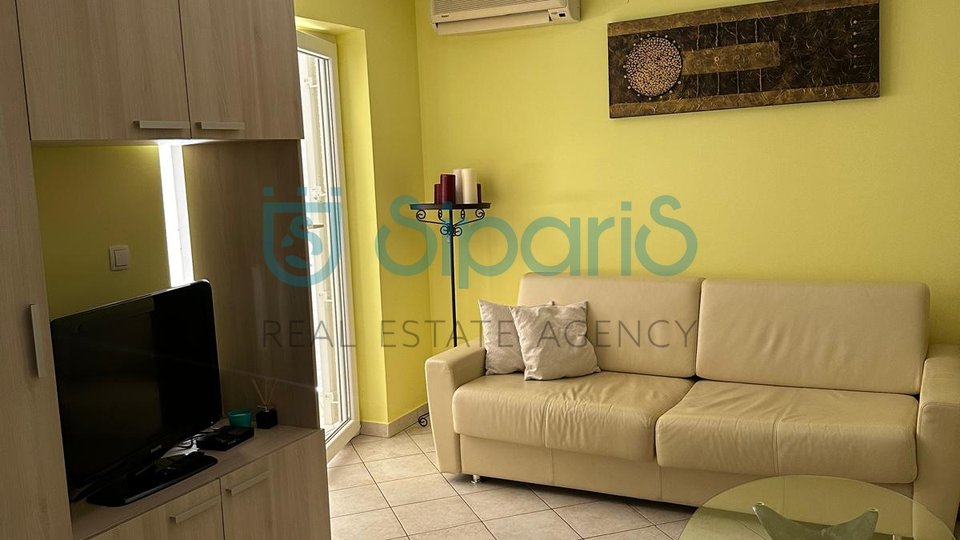 UMAG ZAMBRATIJA APARTMENT ON THE GROUND FLOOR 300 METERS FROM THE SEA